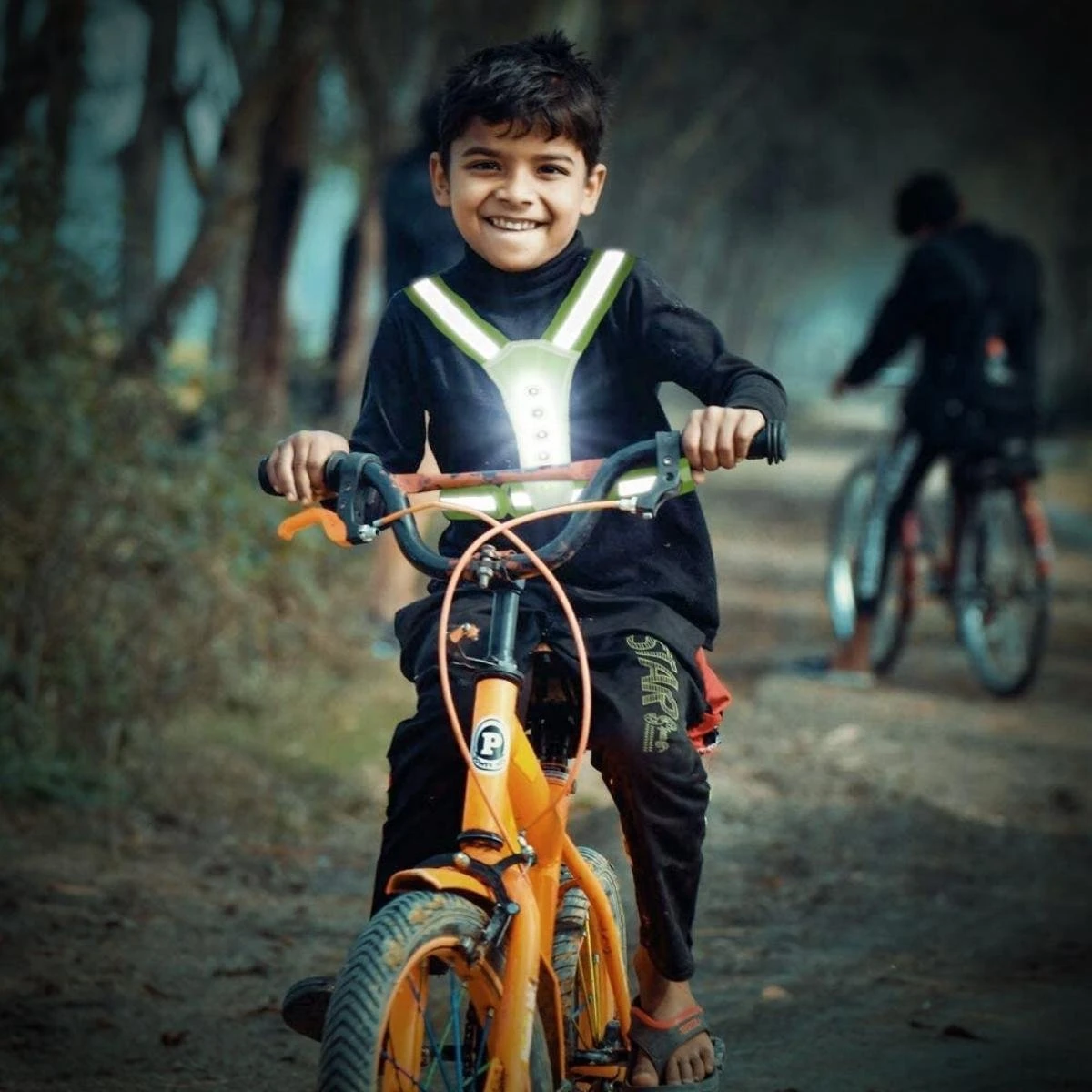 UNBOX Hardloopvest Met Verlichting - USB-C Oplaadbaar - Hardloop Telefoonhouder - Hardloopvest Met Telefoonhouder 7 UNBOX Hardloopvest Met Verlichting - USB-C Oplaadbaar - Hardloop Telefoonhouder - Hardloopvest Met Telefoonhouder - Afbeelding 7