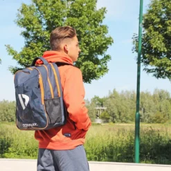 Donnay Rugzak - Tennistas - Tennisrugzak - Unisex - Kleur Navy/Oranje -Merkloos Verkoop 1200x1200 1111