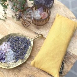 YoZenga Oogkussen Gouden Driehoek & Biologische Lavendel | Kristallen/edelstenen | Kleur: Gold | Yoga | Meditatie | Ontspanning | Ideaal Bij Hoofdpijn & Stress Klachten -Merkloos Verkoop 1200x1200 1140