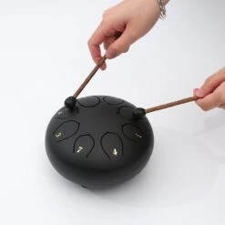 Best2buyfrom - 6-in 1 DEAL - Zwart - 16 Centimeter - 8 Tonen - Handpan - Klankschaal - Steel Tongue Drum - Yoga - Meditatie - Rust - Inclusief Muziekboek & Beschermtas -Merkloos Verkoop 1200x1200 1141