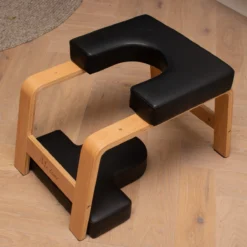 Me Time Yogastoel - Incl. Gratis Weerstandsband En Workout Poster - Zwart - Meditatie Bankje - Hoofdstand Bankje - Yoga Kruk - Inversie Stoel - Yoga Trainer - Yoga Stoel - Handstand Trainer - Meditatiestoel - Omgekeerde Stoel - Yogabank - Feet Up -Merkloos Verkoop 1200x1200 1276