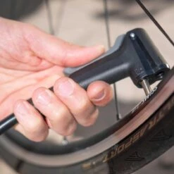 BBB Cycling AirBoost Fietspomp Met Drukmeter - Fiets Pomp Racefiets En Mountainbike - Vloerpomp 9 Bar - BFP-21 - Geel -Merkloos Verkoop 1200x1200 1744