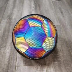 Norman® Lichtgevende Voetbal – Reflecterende En Holografische Bal – Kinderen En Volwassenen – Perfecte Verjaardag Cadeau – Maat 5 4 Norman® Lichtgevende Voetbal – Reflecterende En Holografische Bal – Kinderen En Volwassenen – Perfecte Verjaardag Cadeau – Maat 5 -Merkloos Verkoop 1200x1200 240