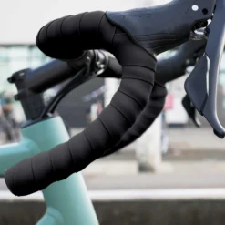 BBB Cycling RaceRibbon Stuurtape - Antislip - Stuurlint Racefiets - Stretch Materiaal - Zwart - 2 Rollen - BHT-01 10 BBB Cycling RaceRibbon Stuurtape - Antislip - Stuurlint Racefiets - Stretch Materiaal - Zwart - 2 Rollen - BHT-01 -Merkloos Verkoop 1200x1200 2528