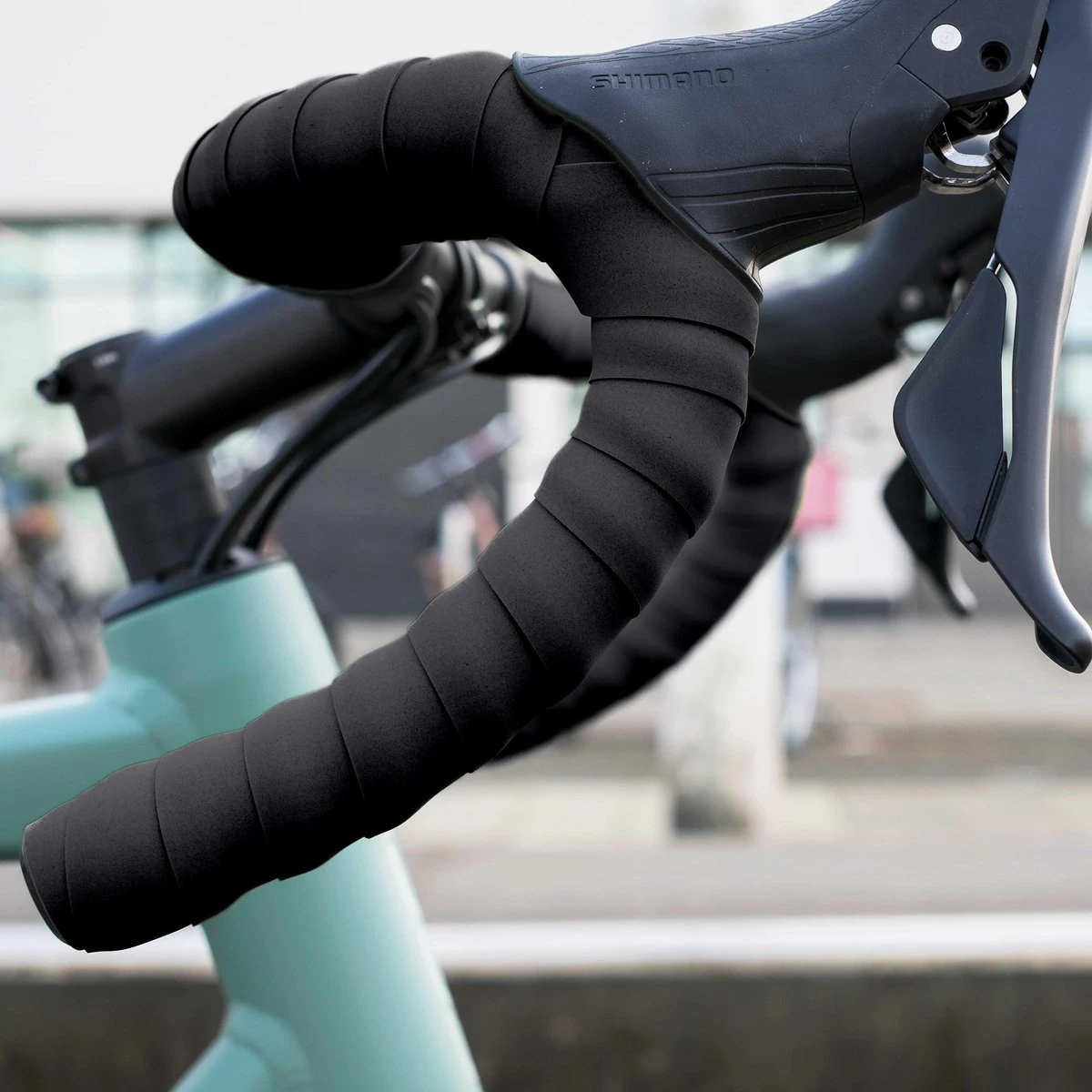 BBB Cycling RaceRibbon Stuurtape - Antislip - Stuurlint Racefiets - Stretch Materiaal - Zwart - 2 Rollen - BHT-01 3 BBB Cycling RaceRibbon Stuurtape - Antislip - Stuurlint Racefiets - Stretch Materiaal - Zwart - 2 Rollen - BHT-01 - Afbeelding 3