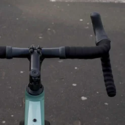 BBB Cycling RaceRibbon Stuurtape - Antislip - Stuurlint Racefiets - Stretch Materiaal - Zwart - 2 Rollen - BHT-01 11 BBB Cycling RaceRibbon Stuurtape - Antislip - Stuurlint Racefiets - Stretch Materiaal - Zwart - 2 Rollen - BHT-01 -Merkloos Verkoop 1200x1200 2529