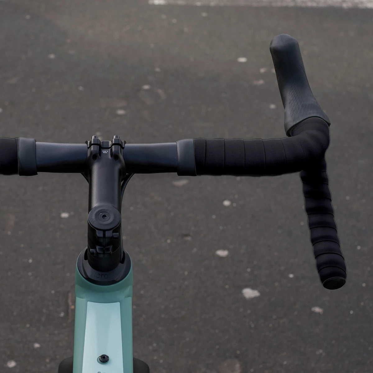 BBB Cycling RaceRibbon Stuurtape - Antislip - Stuurlint Racefiets - Stretch Materiaal - Zwart - 2 Rollen - BHT-01 4 BBB Cycling RaceRibbon Stuurtape - Antislip - Stuurlint Racefiets - Stretch Materiaal - Zwart - 2 Rollen - BHT-01 - Afbeelding 4