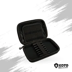 KOTO Kingzip Black & White Large Dartwallet- Darts Case Voor Dartpijlen En Dart Accesoires - Geschikt Voor Max 2 Sets Steel Darts Of Soft Darts -Merkloos Verkoop 1200x1200 2731