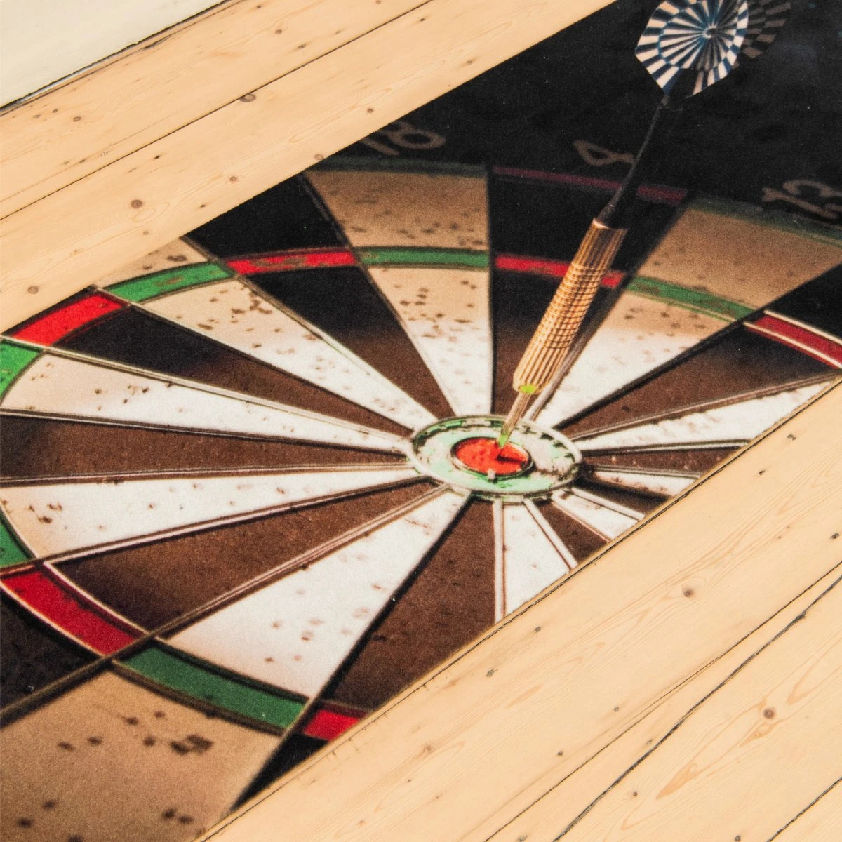 Studio M - Darts Dartmat Price - 60x240cm - Inclusief Oche (werplijn) - Aangeprezen Door Professionele Spelers - Cadeautip 3 Studio M - Darts Dartmat Price - 60x240cm - Inclusief Oche (werplijn) - Aangeprezen Door Professionele Spelers - Cadeautip - Afbeelding 3