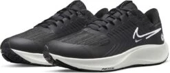 Nike Air Zoom Pegasus 38 Shield Sportschoenen - Maat 42.5 - Mannen - Zwart/wit