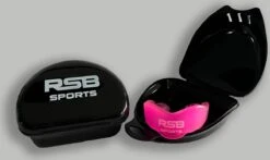 RSB Sports | Kickboks Bitje - Gebitsbeschermer Kleur Roze En Opbergdoosje - Vechtsport-boksen-kickboksen-hockey-rugby En Alle Andere Sporten -Merkloos Verkoop 1200x713 1