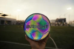 The BRIGHT Lichtgevende Voetbal | Reflecterend | Holografisch | Glow In The Dark | Kinderen En Volwassenen | Unisex | Wit/Zwart/Roze/Blauw/Geel | Maat 5 -Merkloos Verkoop 1200x799 10