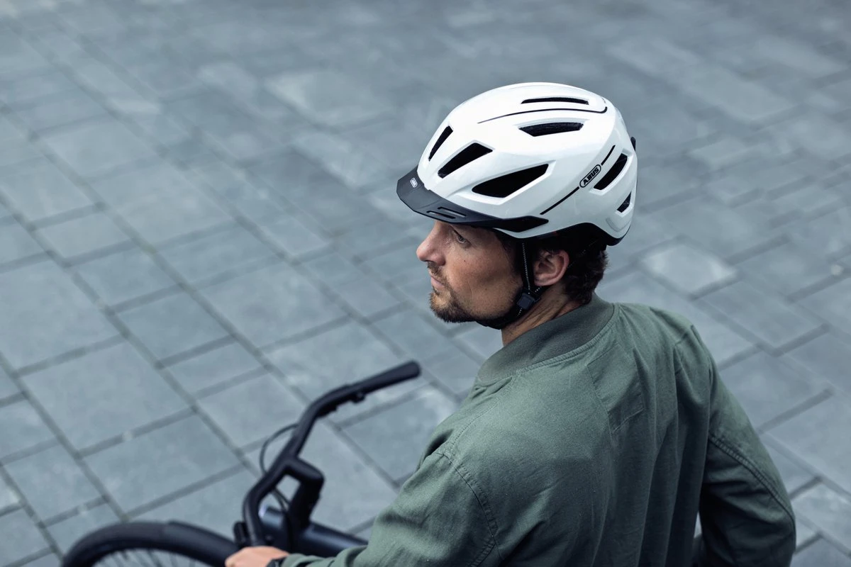 ABUS Pedelec 2.0 Fietshelm – Silver Edition – Maat M (52-57 Cm) NTA Gekeurd – Geschikt Voor High Speed E-bikes En Snorfietsen 2 ABUS Pedelec 2.0 Fietshelm – Silver Edition – Maat M (52-57 Cm) NTA Gekeurd – Geschikt Voor High Speed E-bikes En Snorfietsen - Afbeelding 2