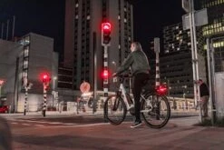 AXA Juno Battery - Fiets Achterlicht - LED Fietsverlichting Op Batterij - Auto Off Systeem - 50 Mm - Rood -Merkloos Verkoop 1200x800 275