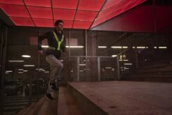 Tunturi Hardloop Verlichting Vest - Borstlamp - Verstelbaar - Hardloopvest - Reflecterend - Veiligheidsvesje - Led -Merkloos Verkoop 1200x800 67