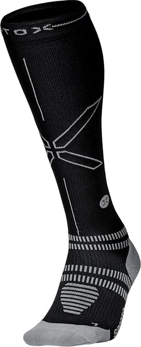 STOX Energy Socks - Hardloopsokken Voor Mannen - Premium Compressiesokken - Running Socks - Vochtafdrijvend - Voorkom Blessures & Spierpijn 1 STOX Energy Socks - Hardloopsokken Voor Mannen - Premium Compressiesokken - Running Socks - Vochtafdrijvend - Voorkom Blessures & Spierpijn
