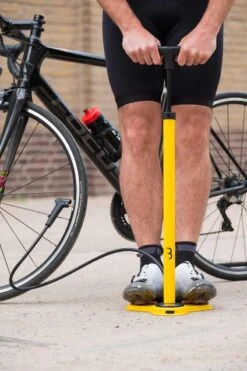 BBB Cycling AirSteel Fietspomp Met Drukmeter - Fiets Pomp Racefiets En Mountainbike - Voetpomp Extra Lang 11 Bar - Geel - BFP-27 -Merkloos Verkoop 800x1200 81