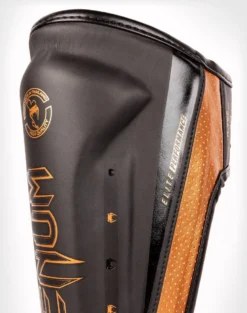 Venum Elite Evo Kickboks Scheenbeschermers Zwart Brons Maat M -Merkloos Verkoop 946x1200 1